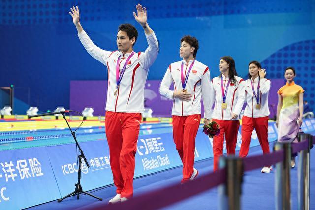 印尼亚运会：中国游泳队再夺三金揭幕日中国金牌数达4枚