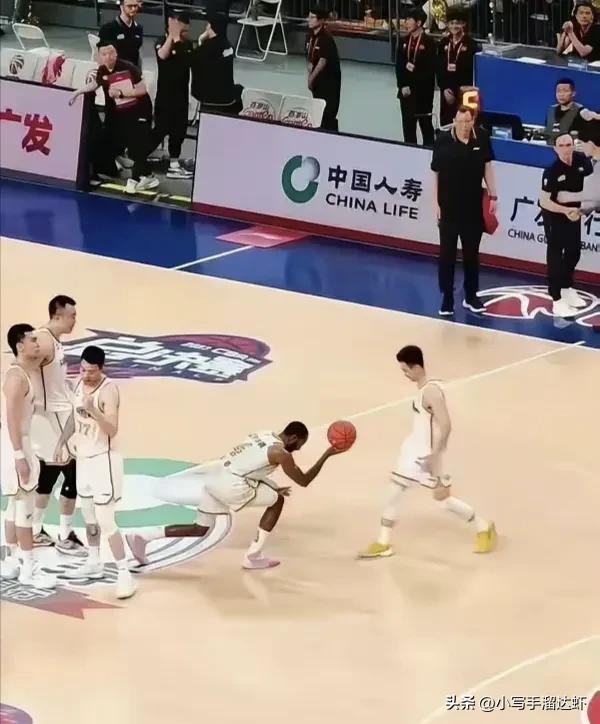 广东宏远主场小胜浙江稠州，提前晋级季后赛